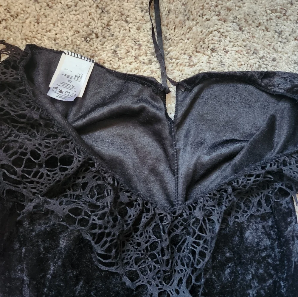 Black Widow Adult Costume with Wig - Picture 5 of 9